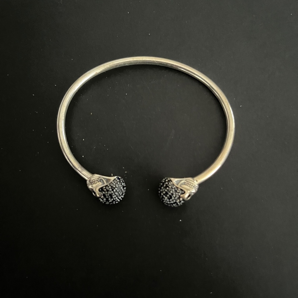 Black Skull Cuff